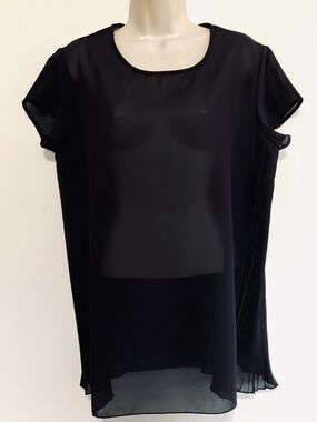 Sergio di Fiori black sheer top size 14 Short Sl pleated sides. Keyhole back.